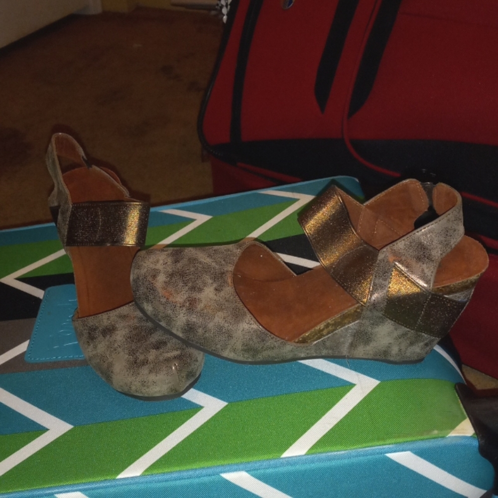BROWN WEDGES